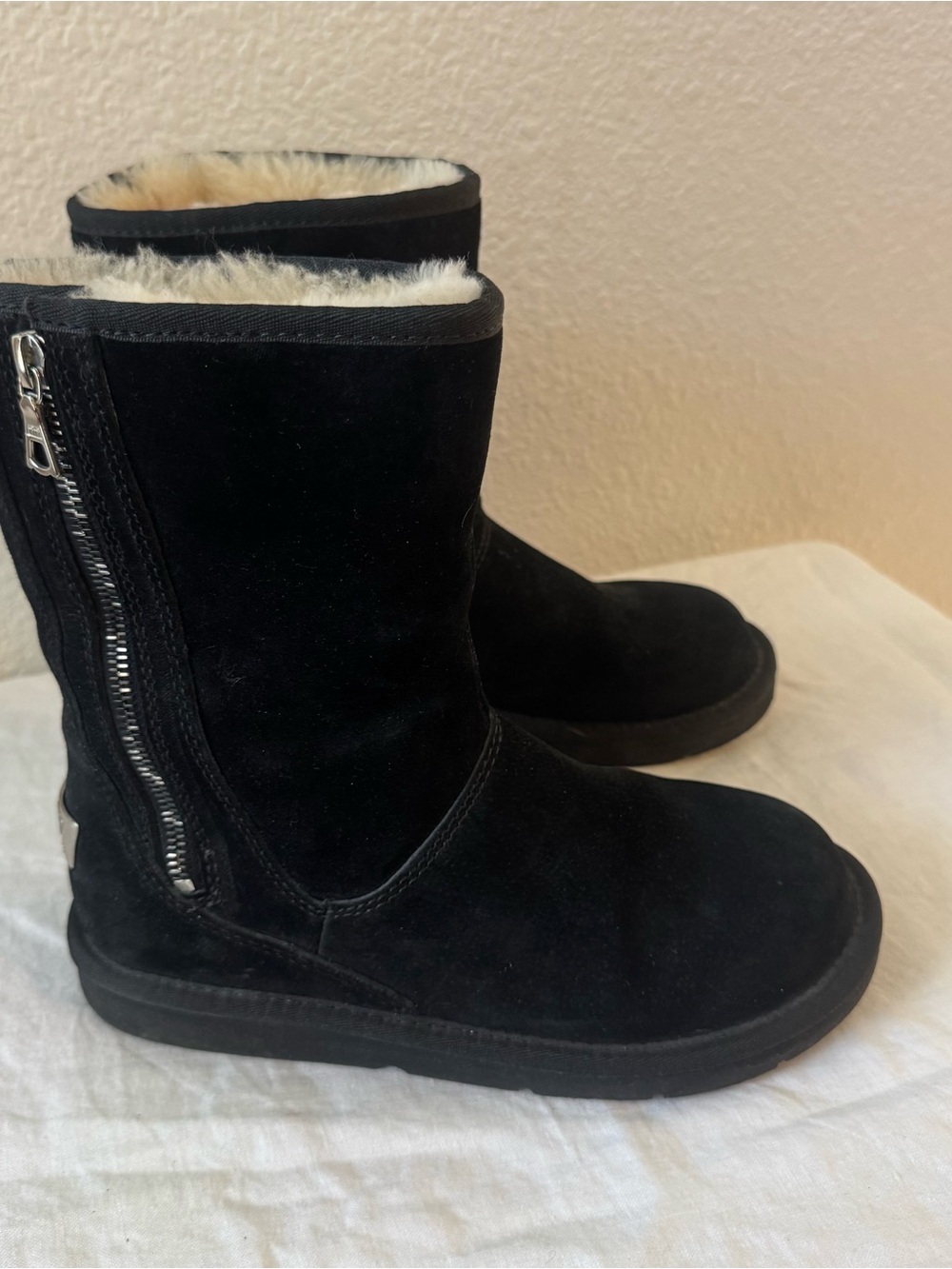 UGG Black mayfaire Suede Shearling-Lined Ankle Boots